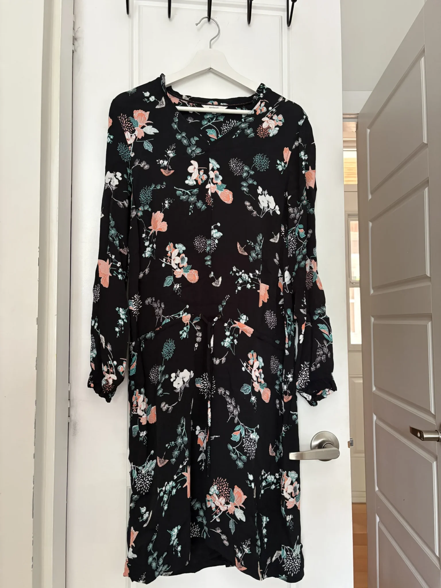 Featured image for Robe mi-longue
