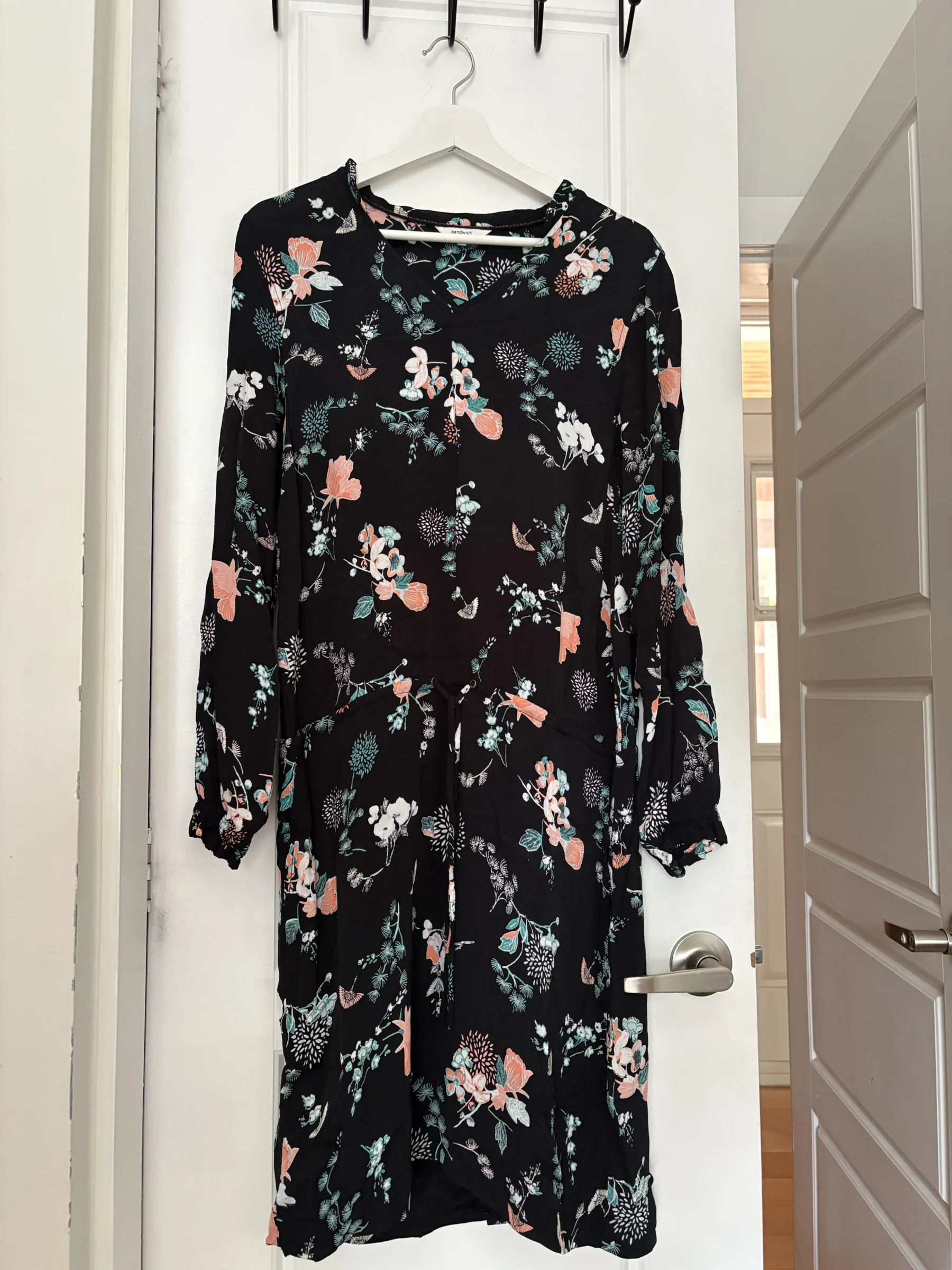 Mid-length dress Sandwich seconde main