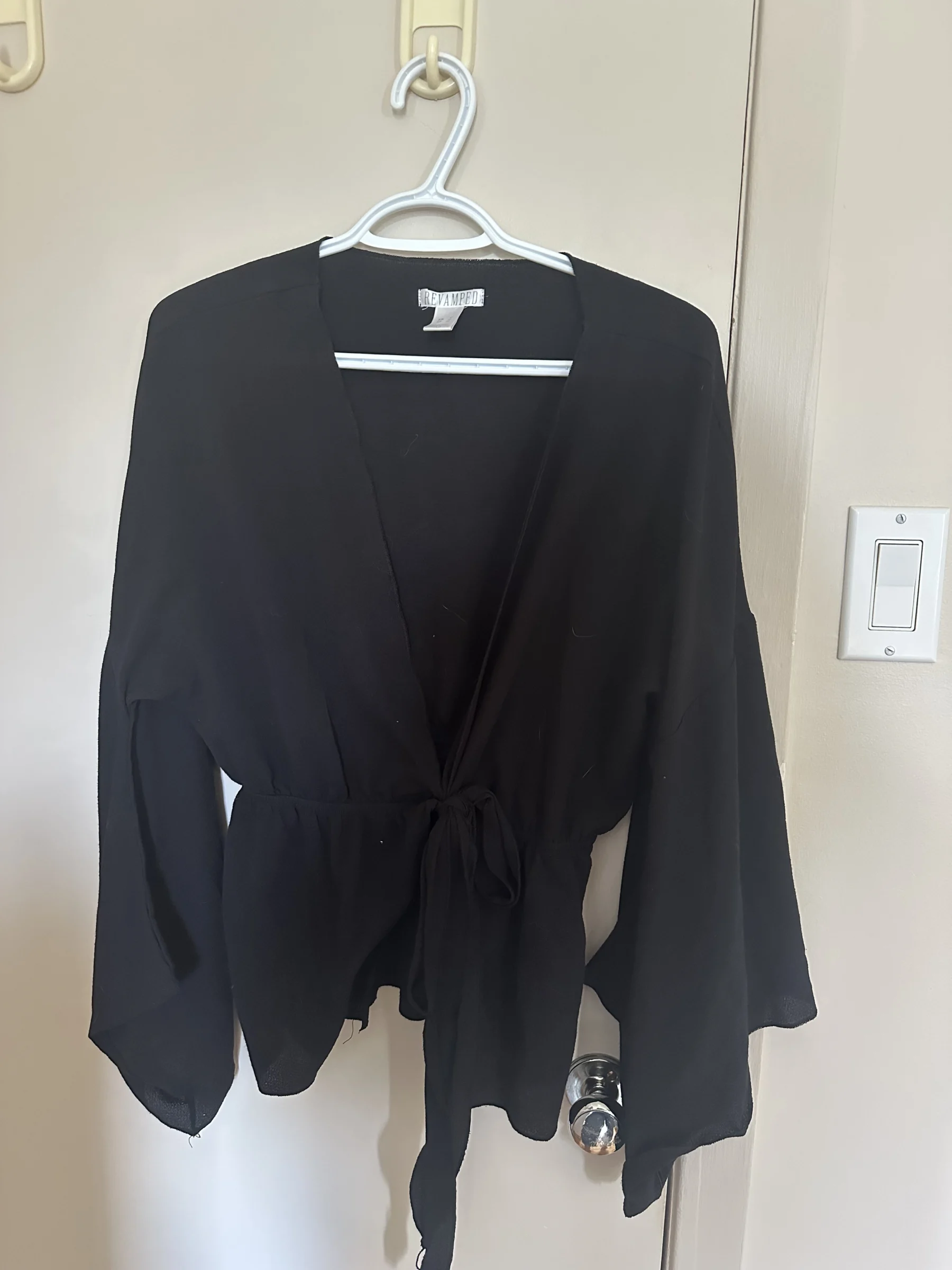 Cardigan à noué avec manche évasé Urban planet seconde main