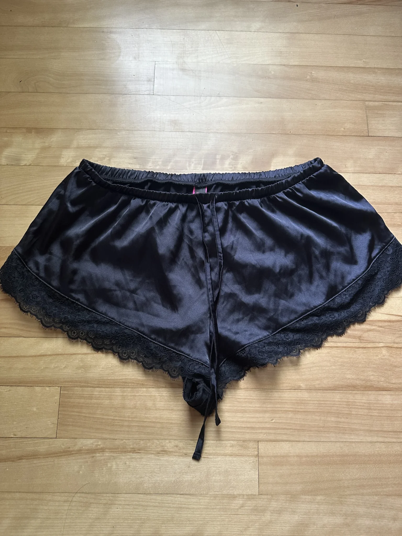 Featured image for Pyjama shorts with lace detailing