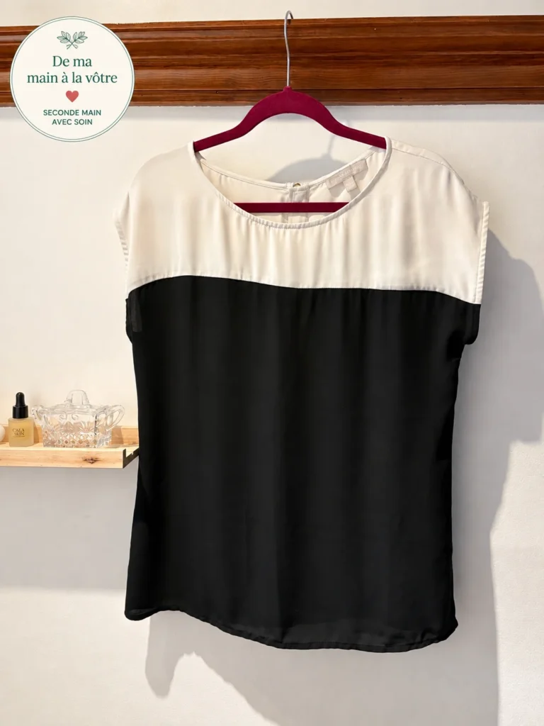 Featured image for Banana Republic — Black and ivory flowing jumper — M