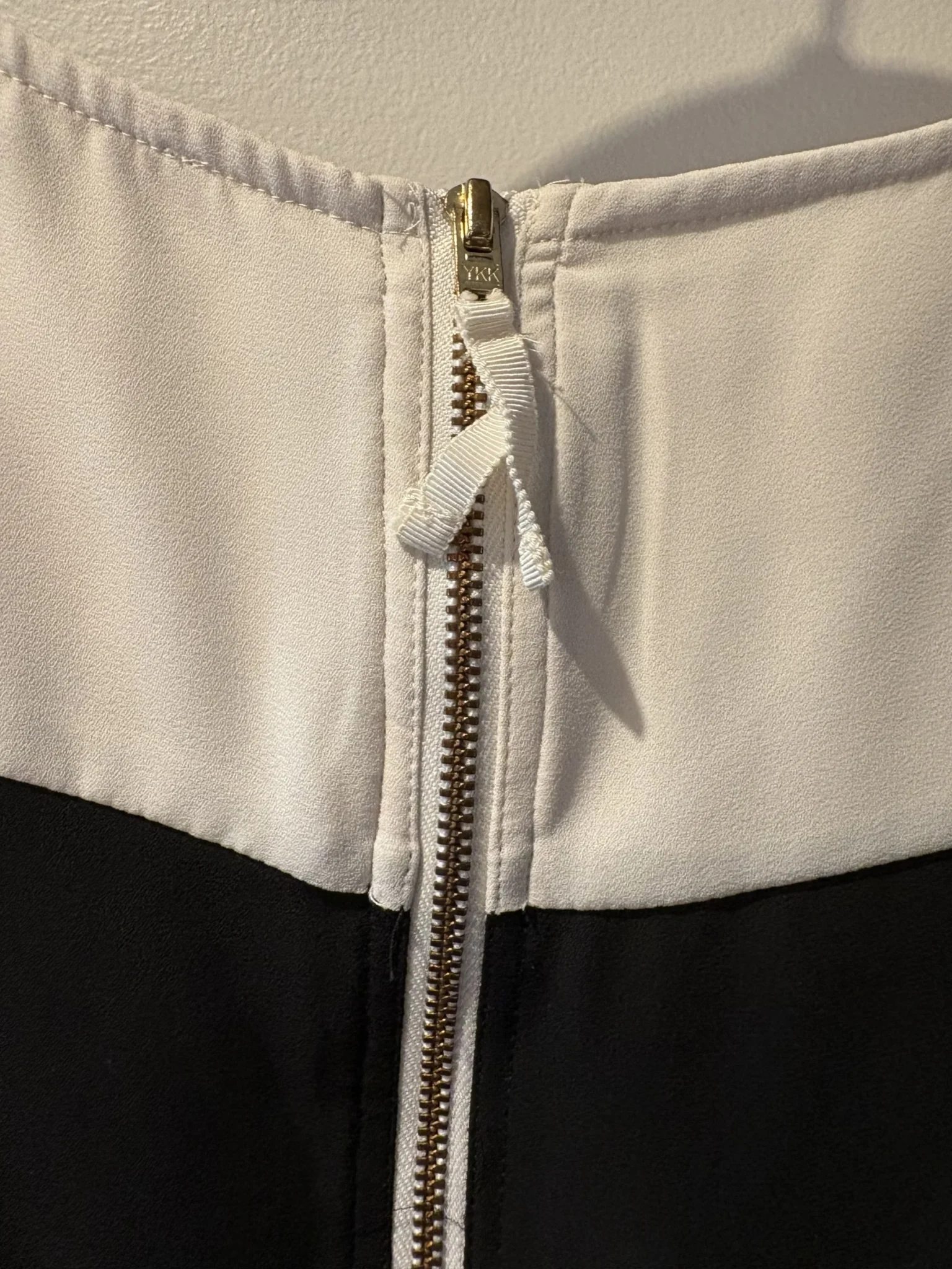 Image for Banana Republic — Black and ivory flowing jumper — M