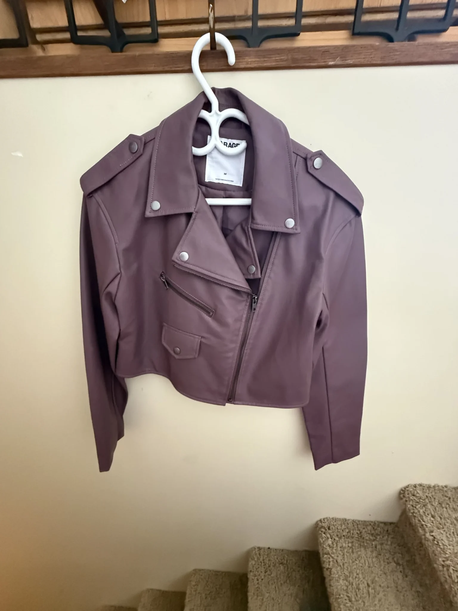 Featured image for Veste en cuir mauve