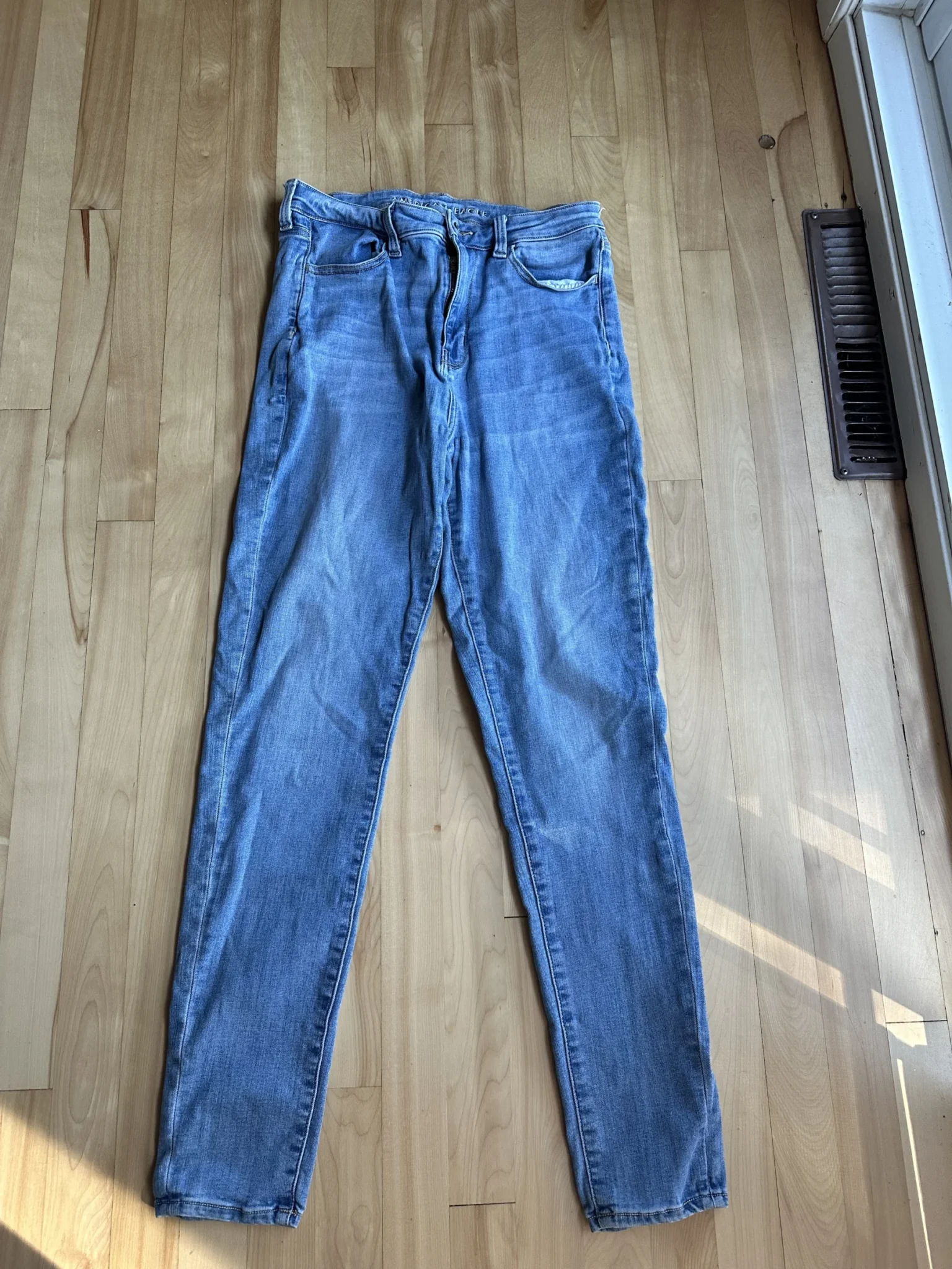 Featured image for American Eagle skinny jeans