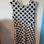 Featured thumbnail for Robe à pois blanche et noire - Colori