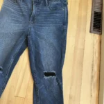 Thumbnail for Skinny jeans with a hole in the knee