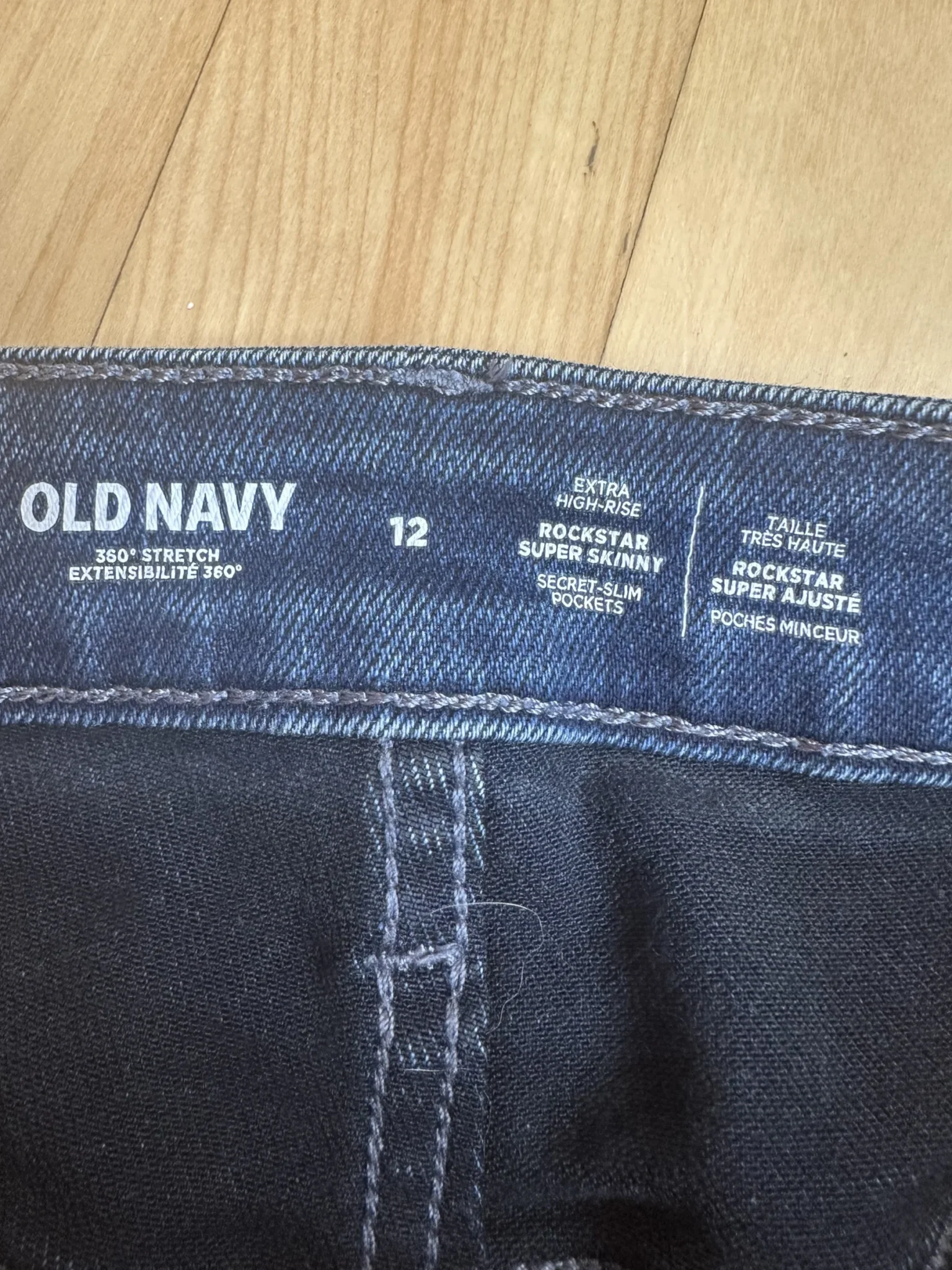 Image for Skinny jeans with a hole in the knee