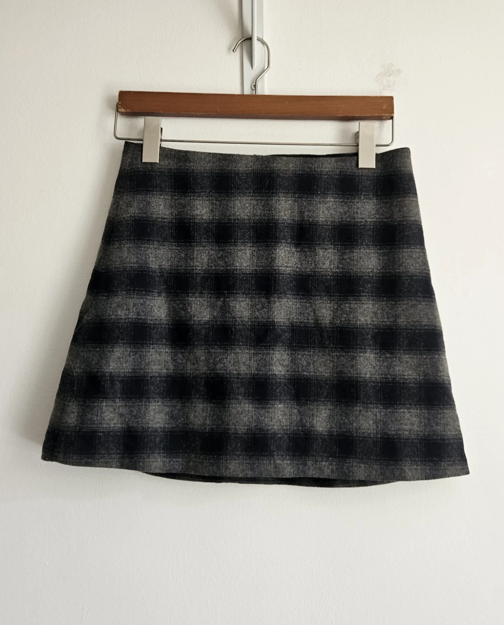 Image for 🌷Classic wool mini skirt – Aritzia
