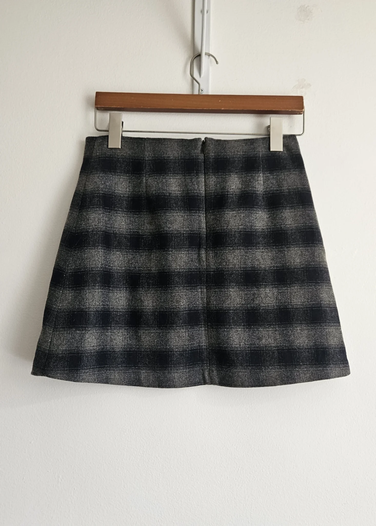 Image for 🌷Classic wool mini skirt – Aritzia