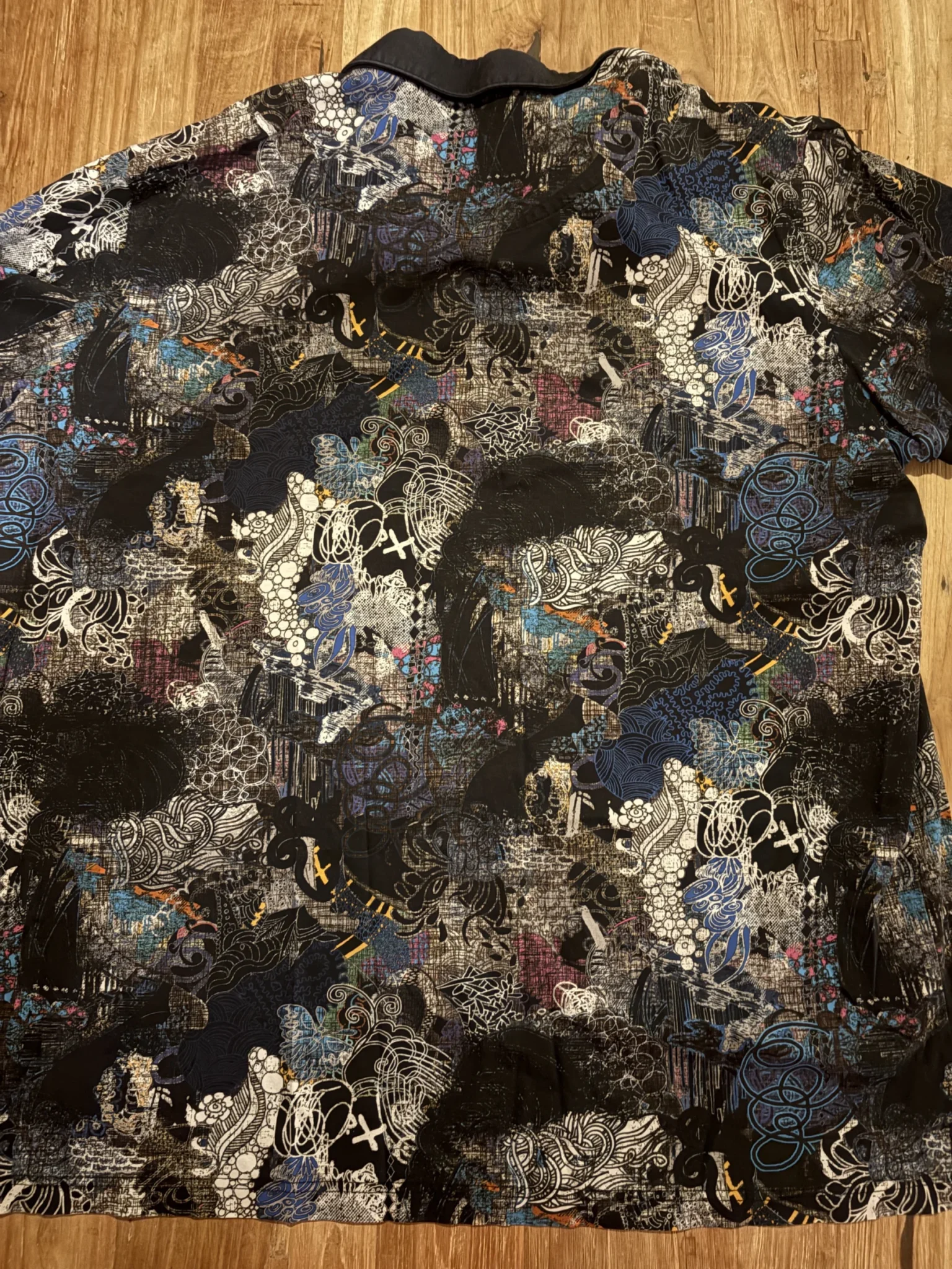 Image for Black polo shirt with abstract graphic patterns – size L