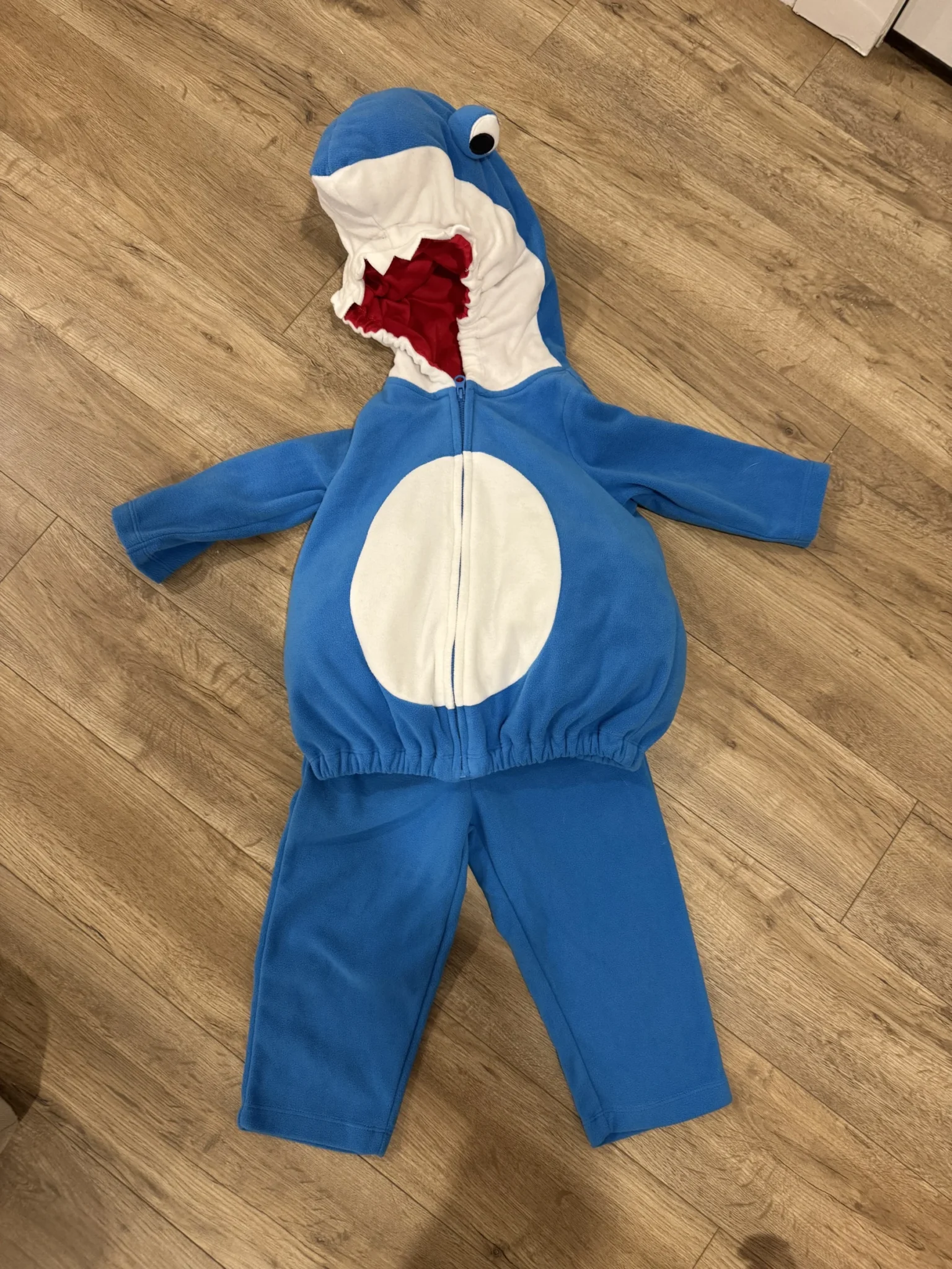 Featured image for 18 months – Shark Halloween costume