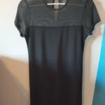 Featured thumbnail for Petite robe noire chic avec encolure en voile brillant – B-E-G-A-I-N