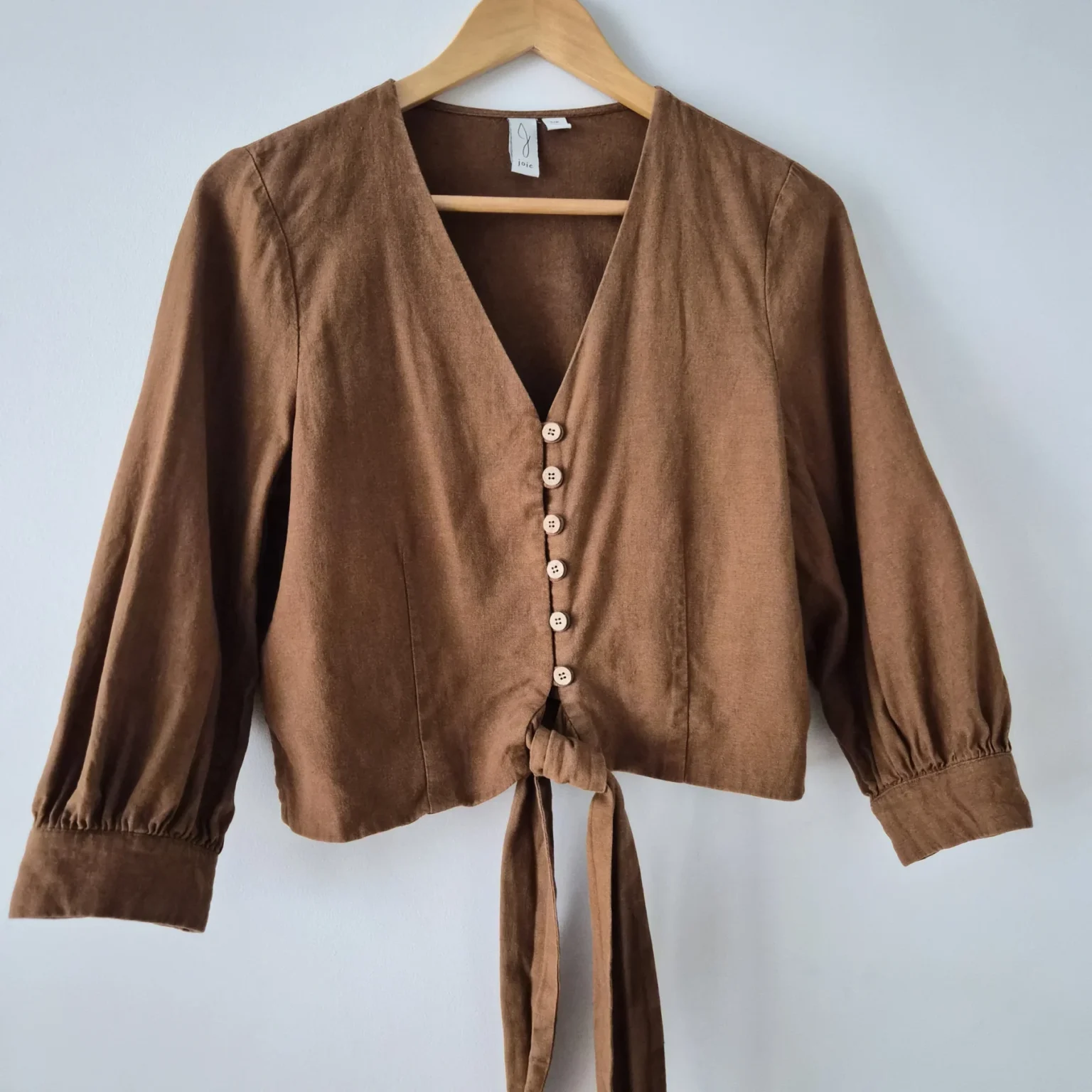 Featured image for Short blouse with a bow at the front