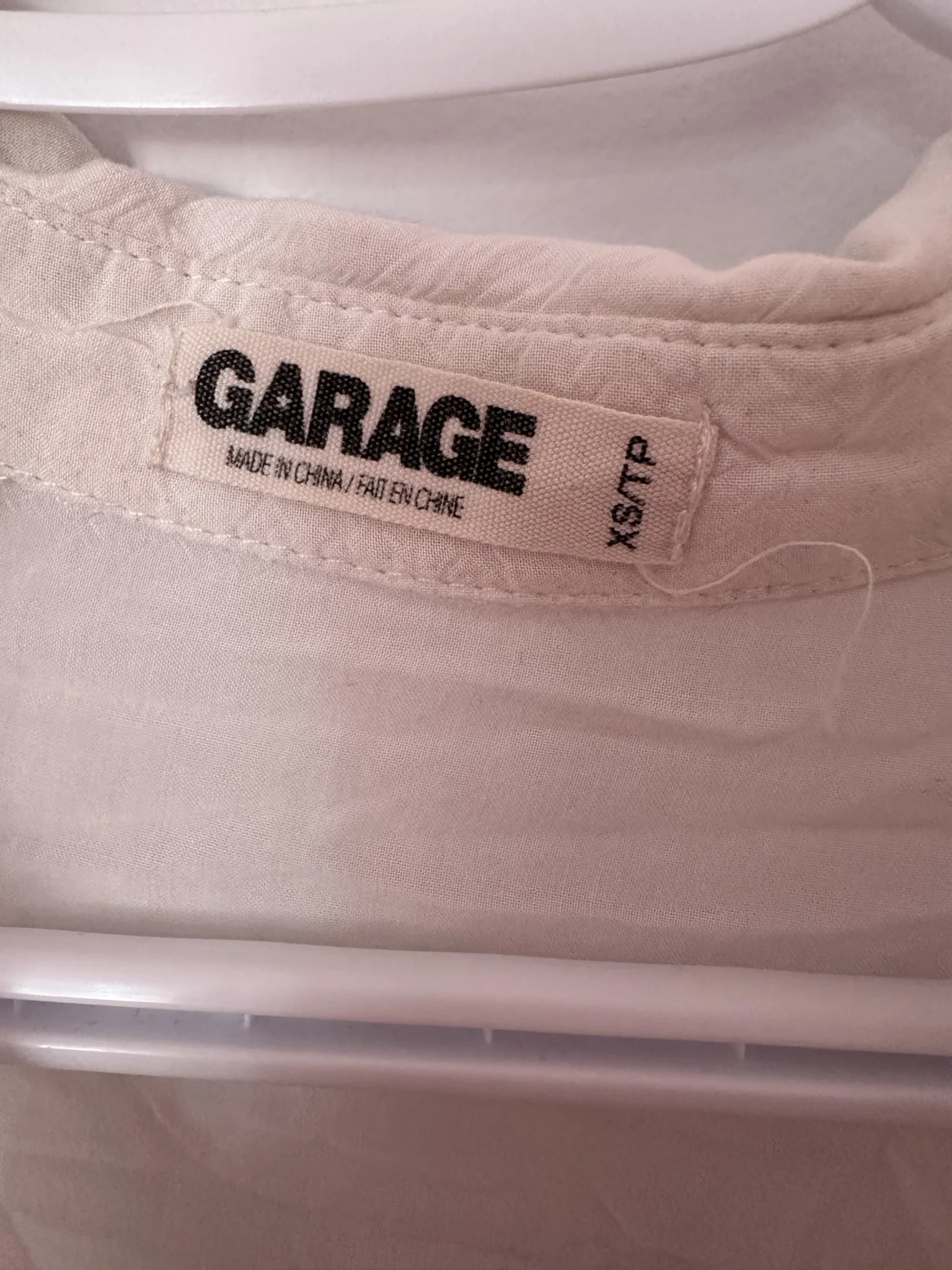 Image for White long-sleeved shirt