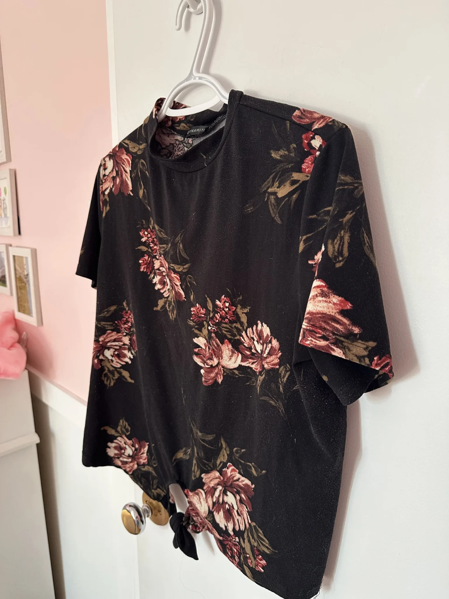 Image for Floral T-shirt with a tie-front design - Dynamite