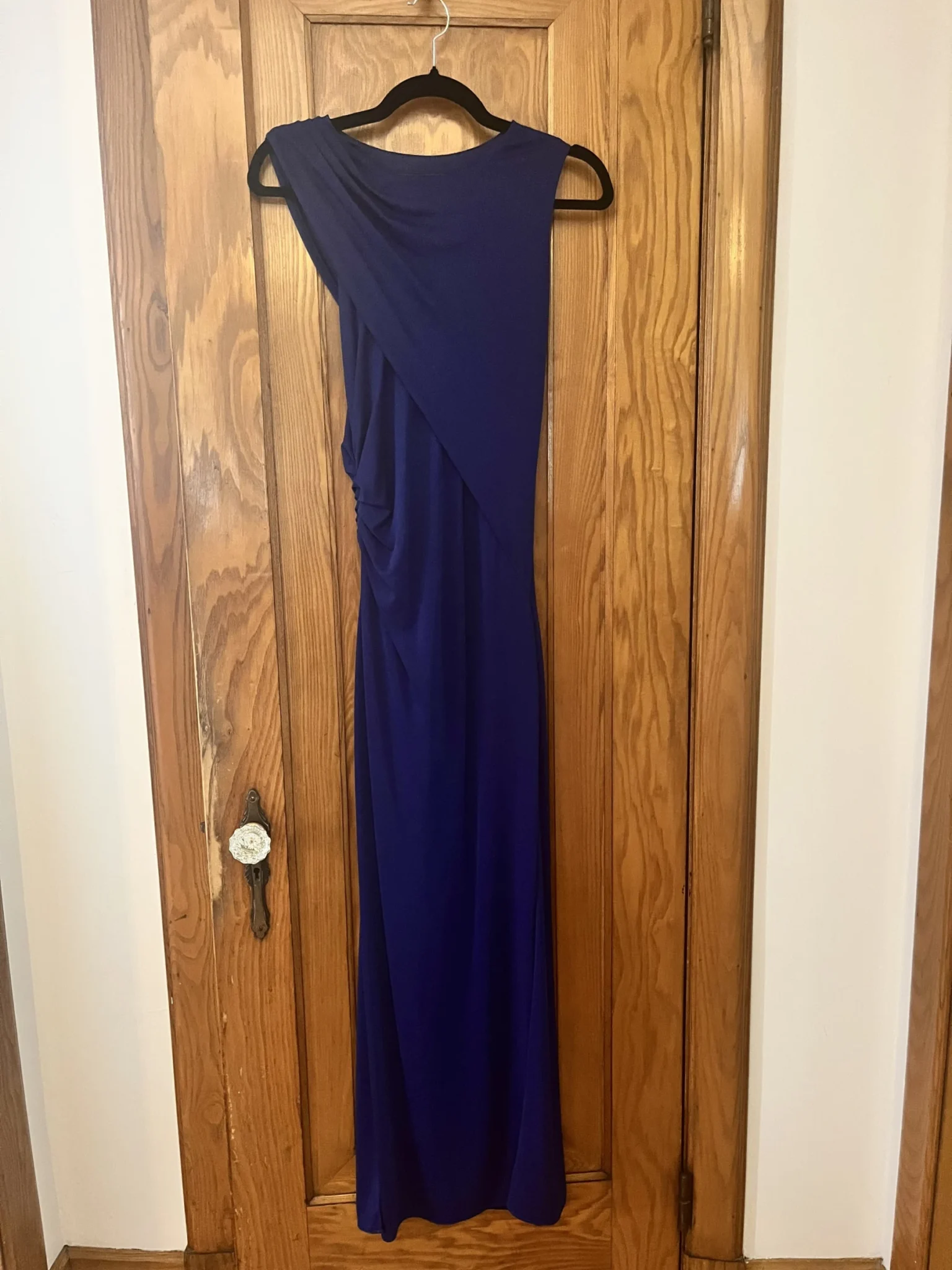 Featured image for Robe de soirée bleu royal BCBG