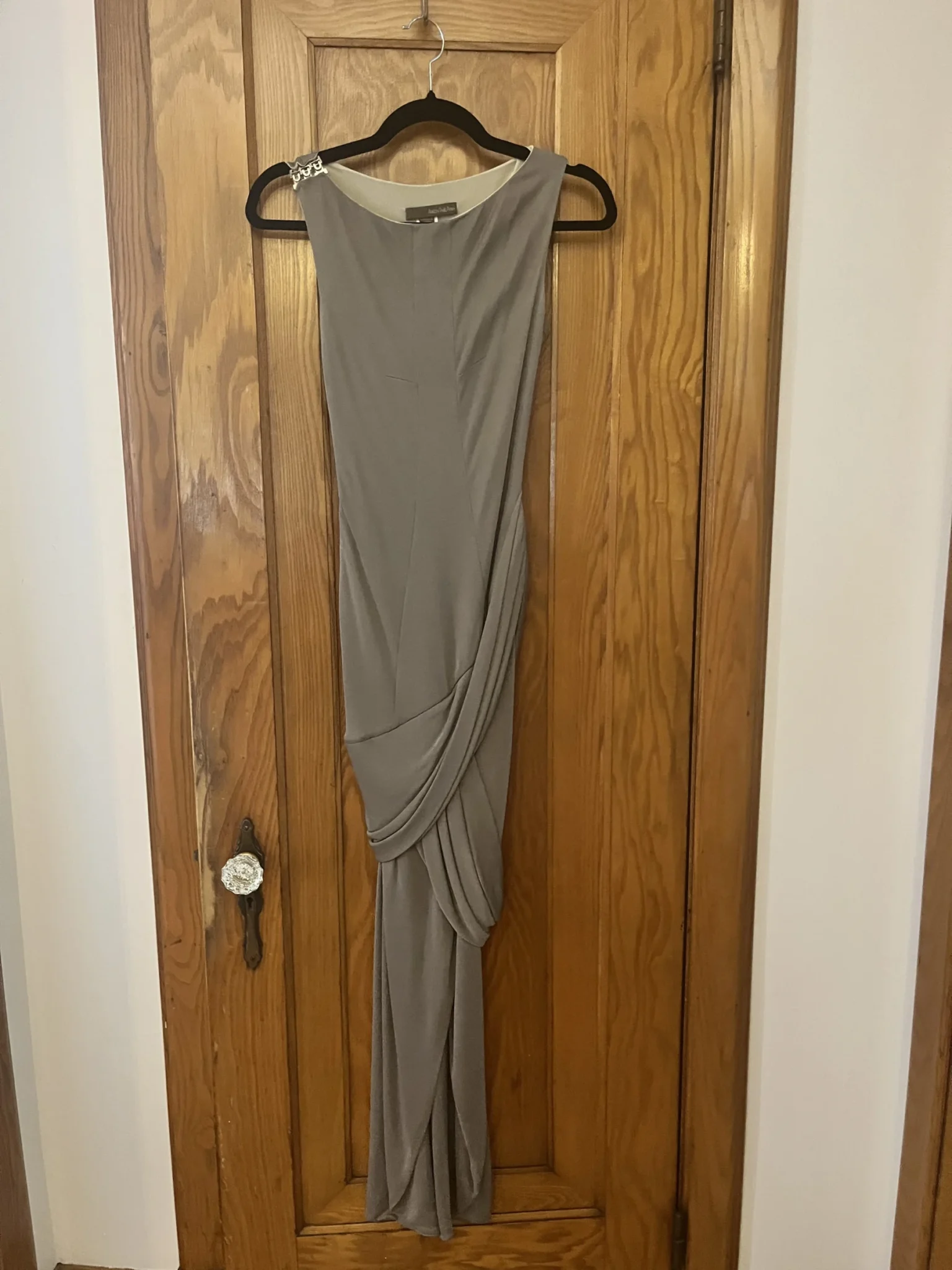 Featured image for Robe de soirée taupe Andy Thê Anh