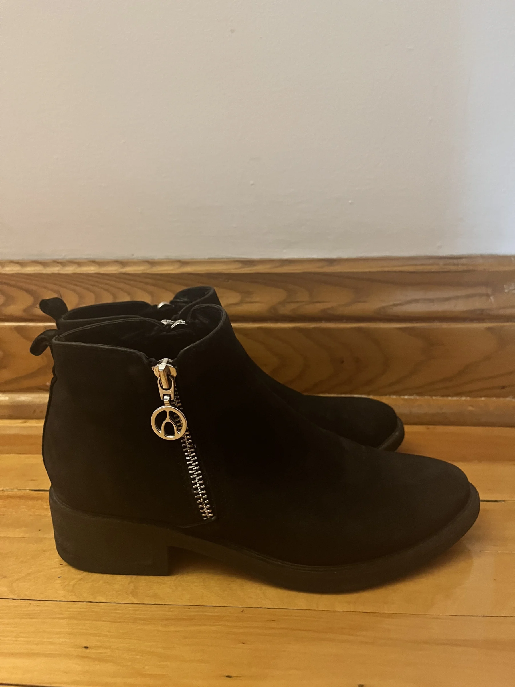 Bottillons noirs à talon plat Wishbone *Autre seconde main