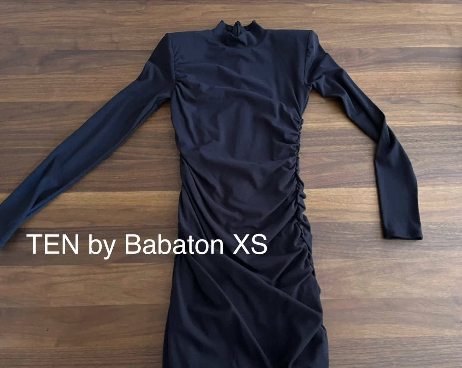 Featured image for Robe noire à  épaulettes TEN by Babaton (Aritzia) taille XS