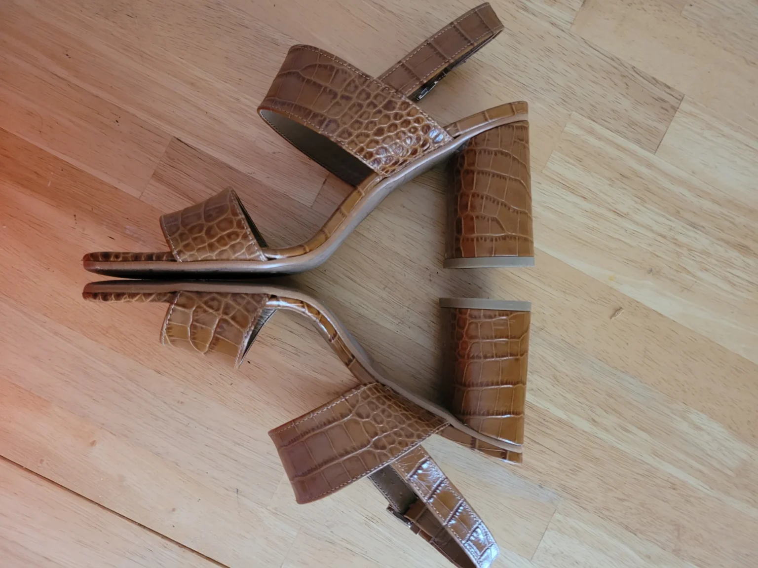 Image for Maguire sandale croco cognac