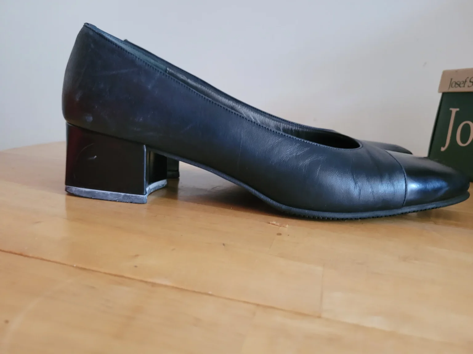 Featured image for Roberto Cappuci en cuir