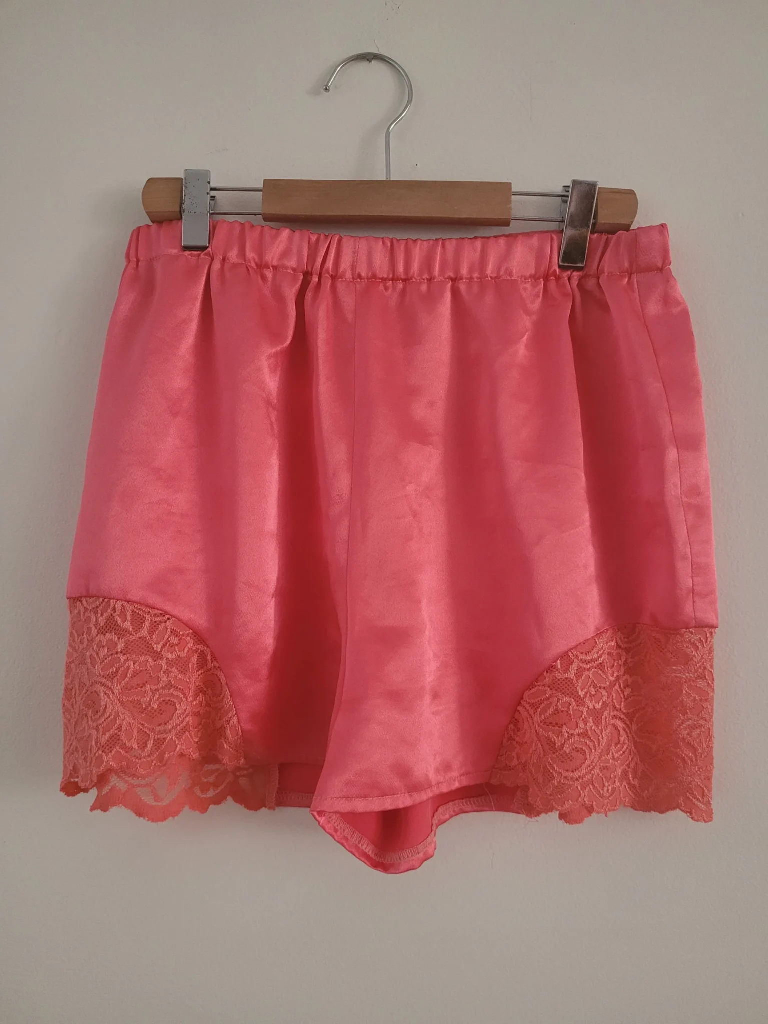 Image for Short satin et dentelle