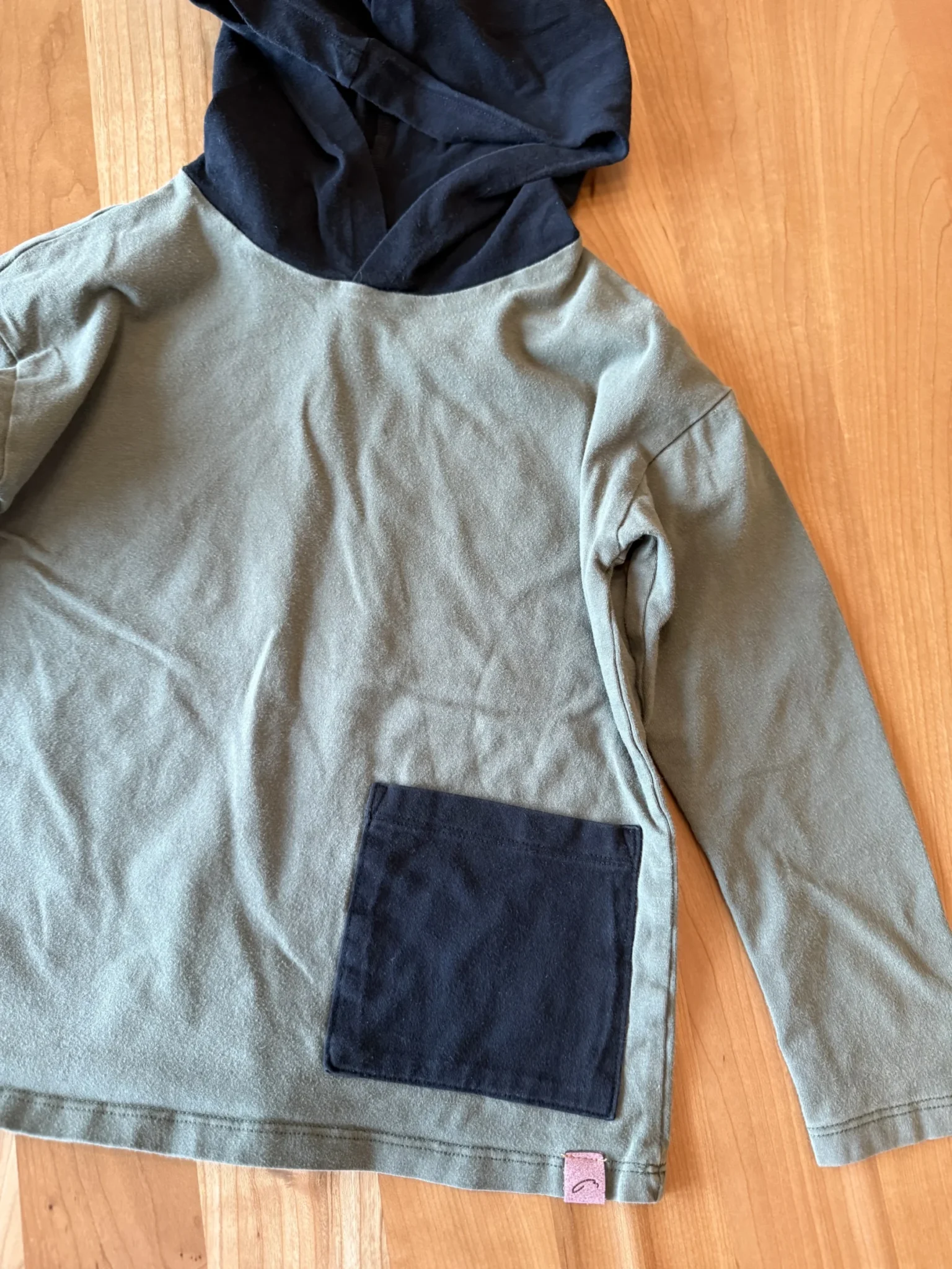 Image for Green long-sleeved hooded top