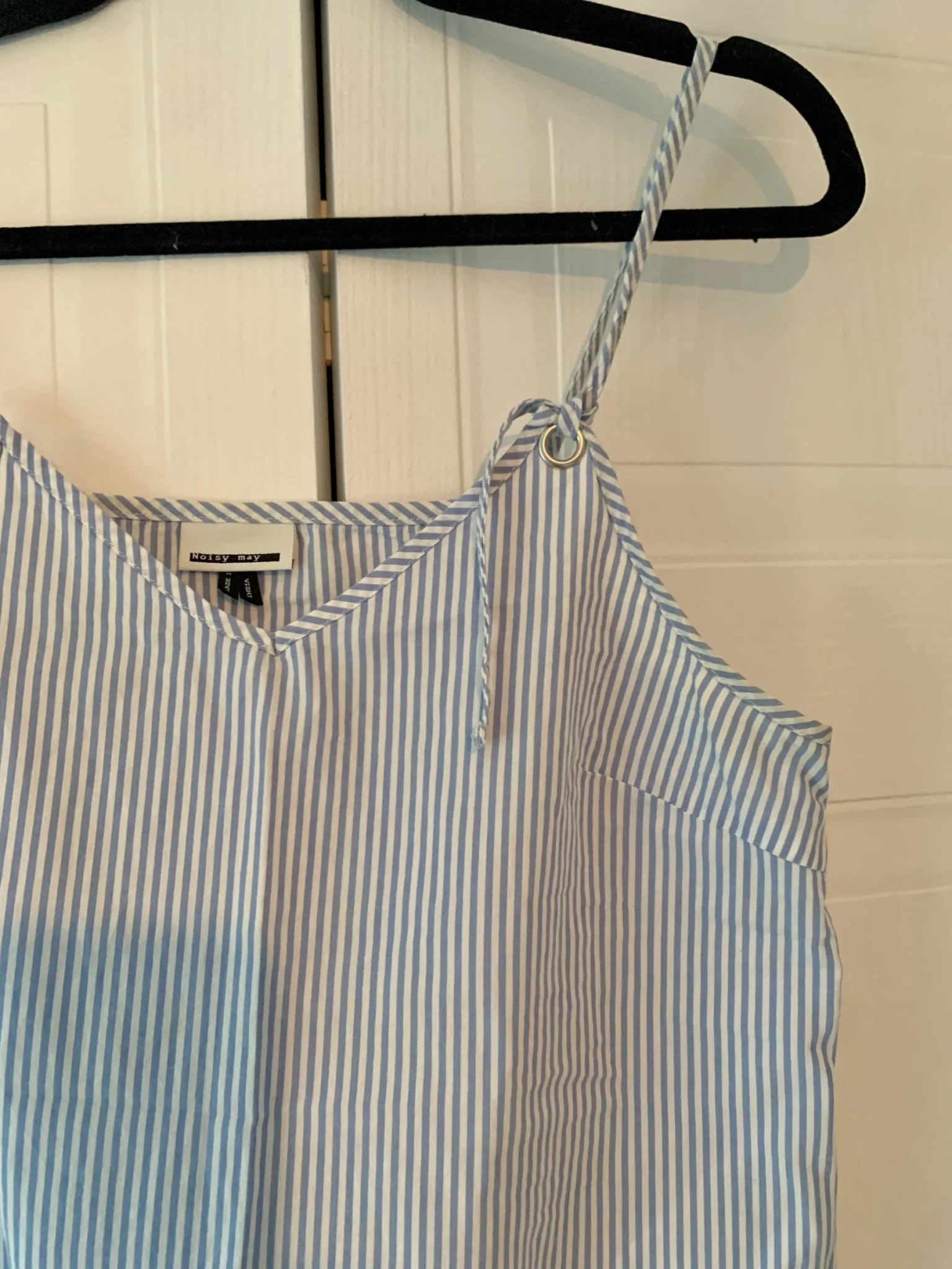 Featured image for Petite robe courte rayée
