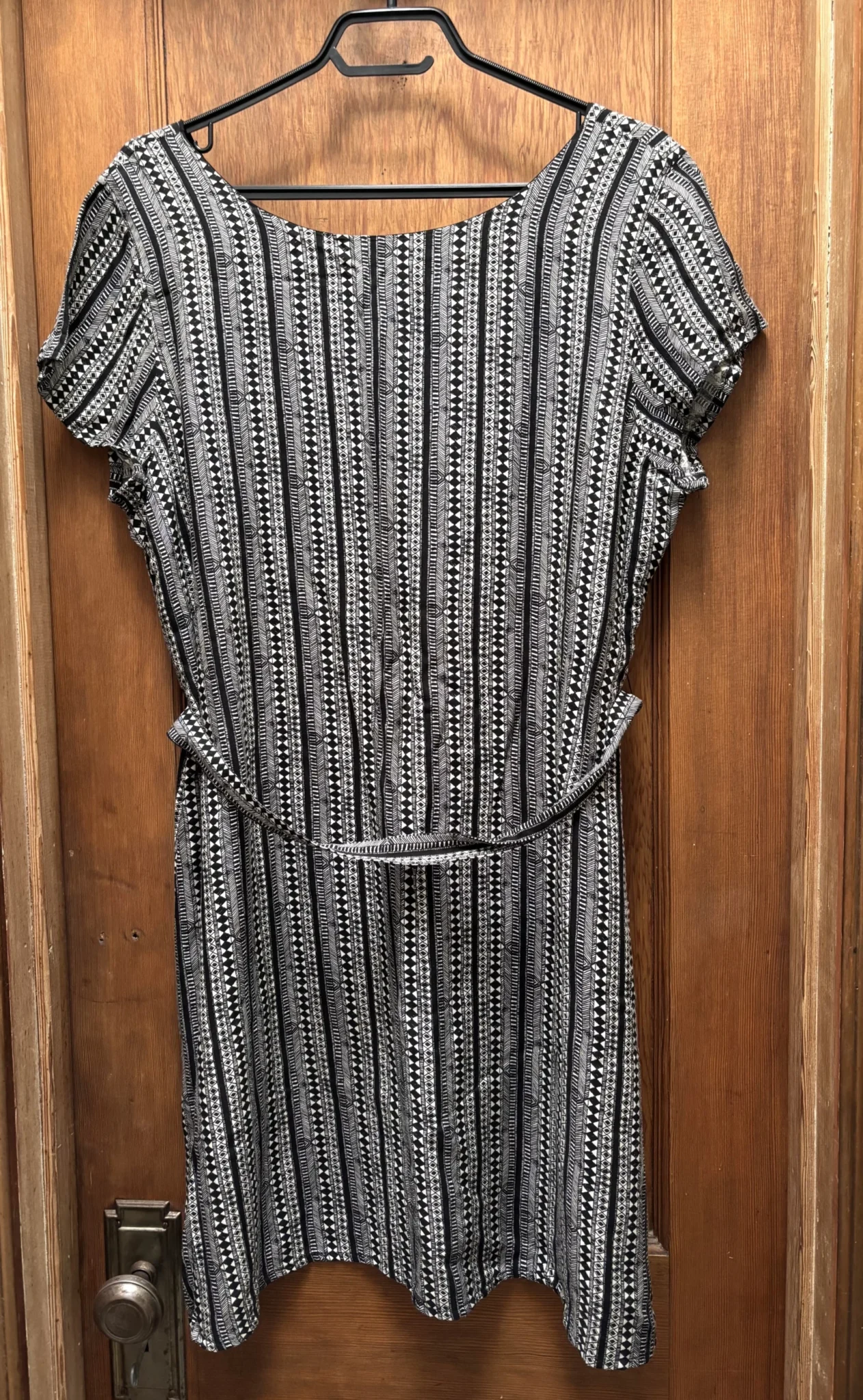Image for Robe Noir et Blanche - Cherry Bobin