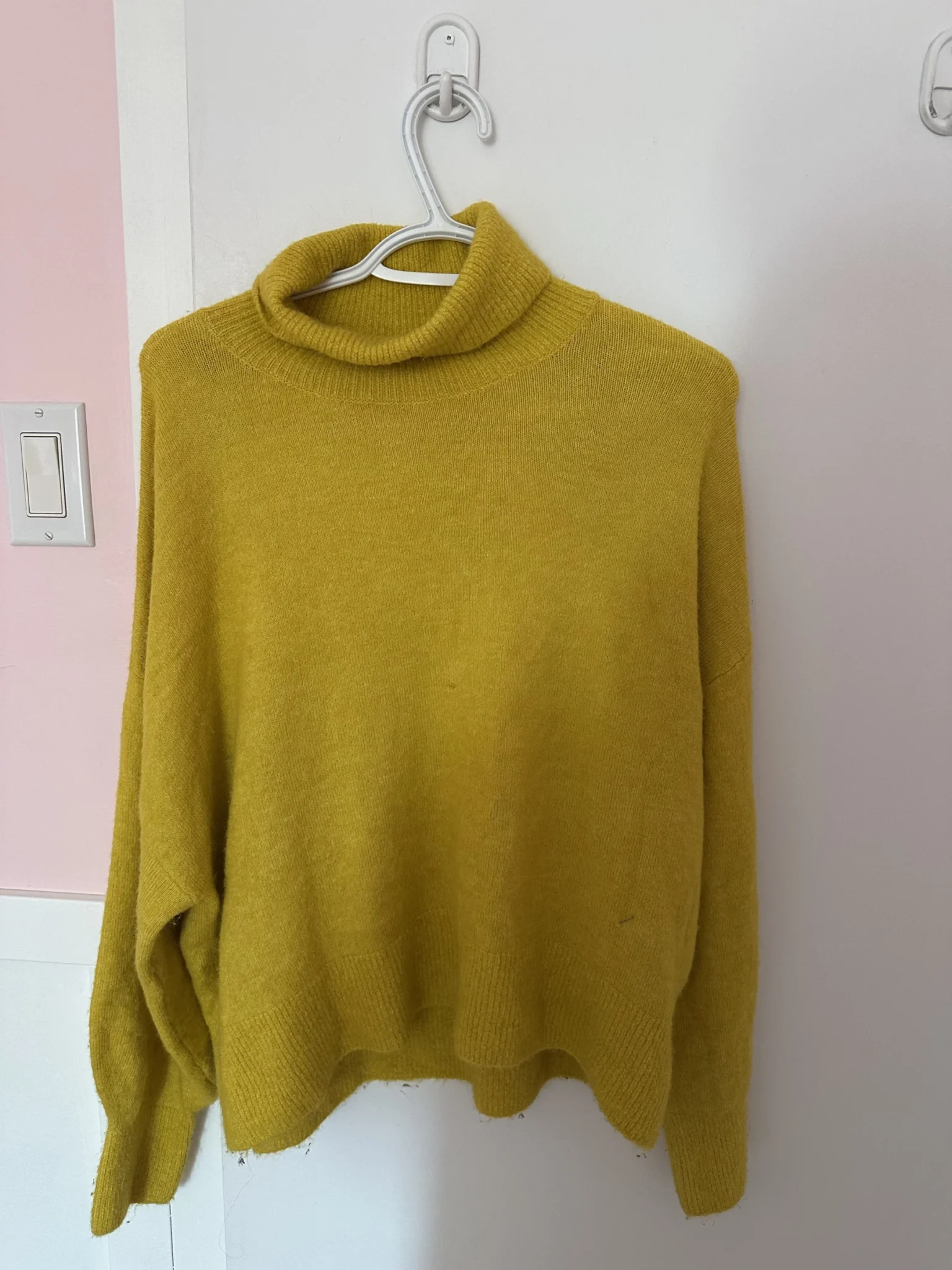 Featured image for Long-sleeved roll-neck jumper