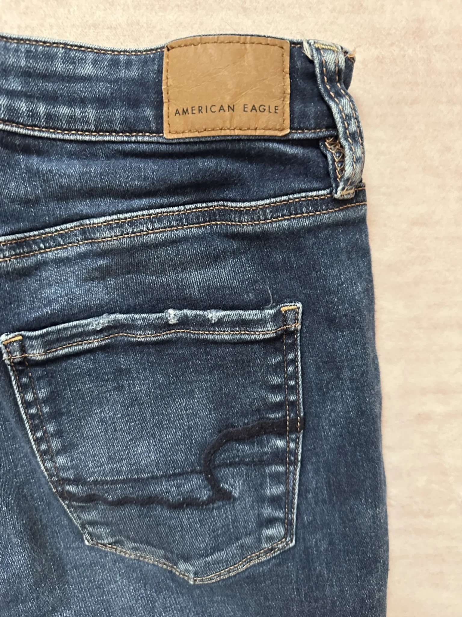 Image for Jeans American Eagle avec trou au genou