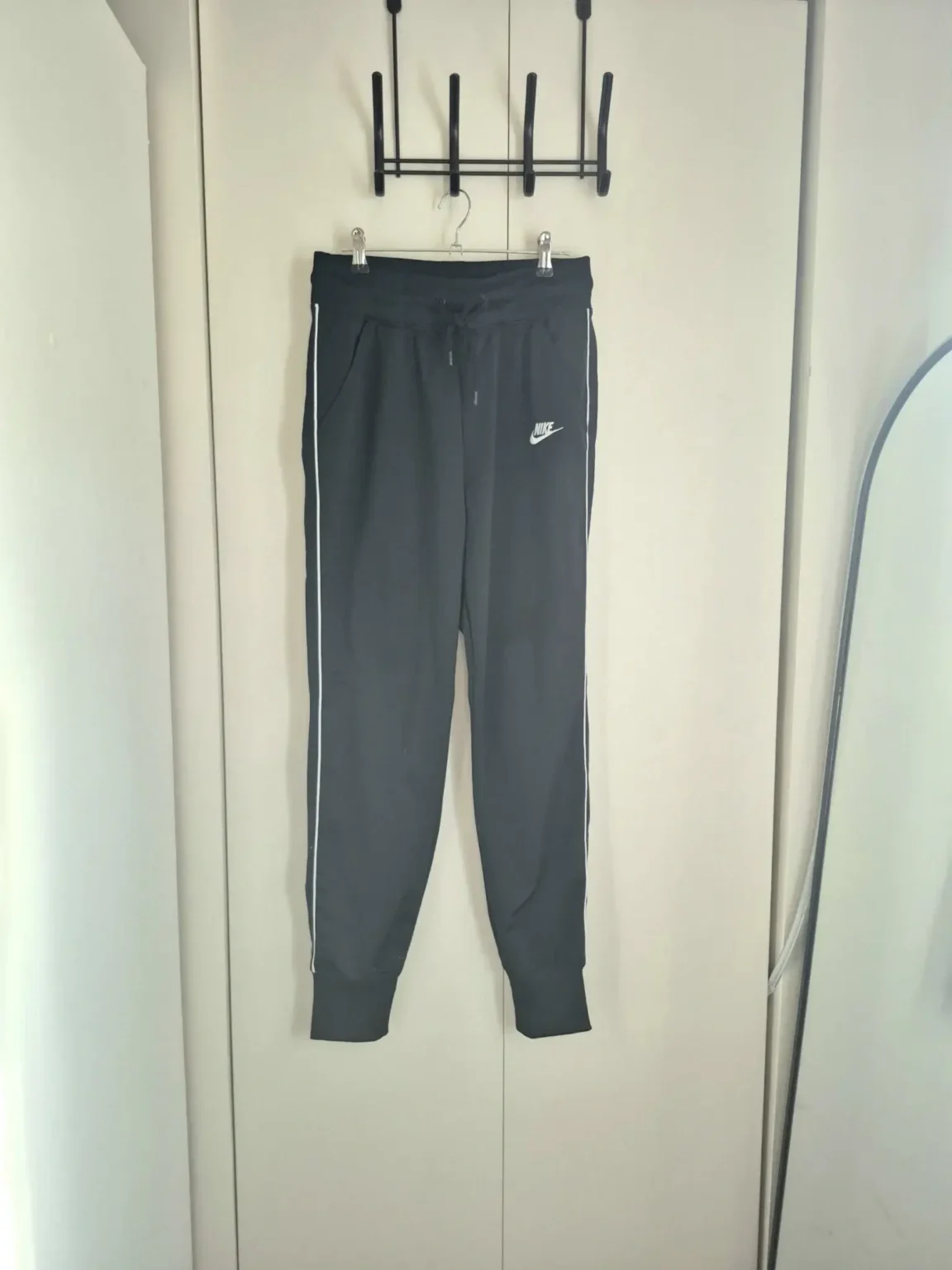 Featured image for Nike high-waisted trousers, size Small