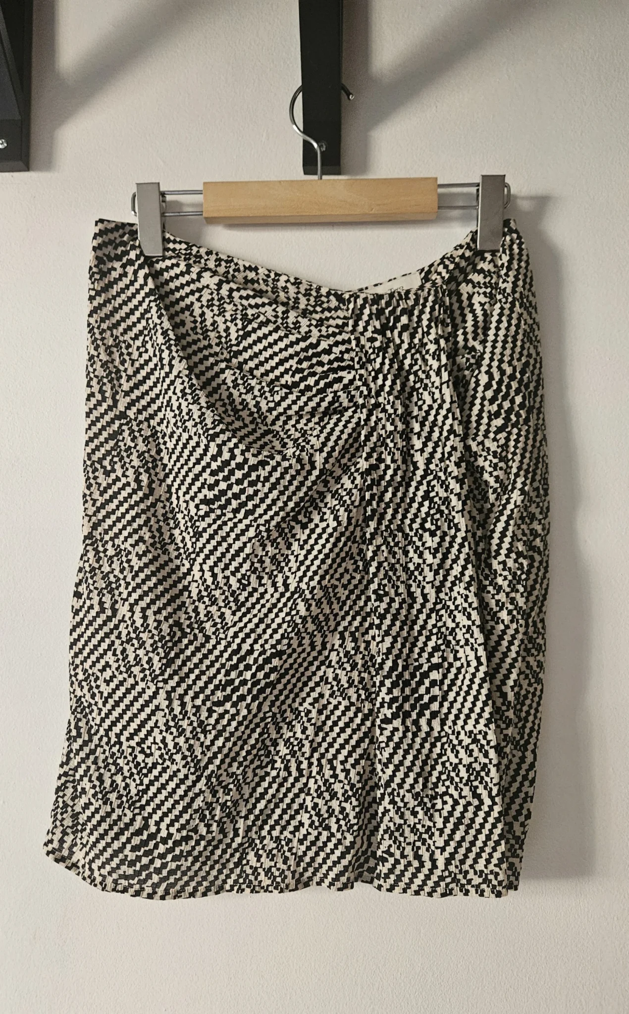 Featured image for 🌷Abstract-print skirt – Part Two