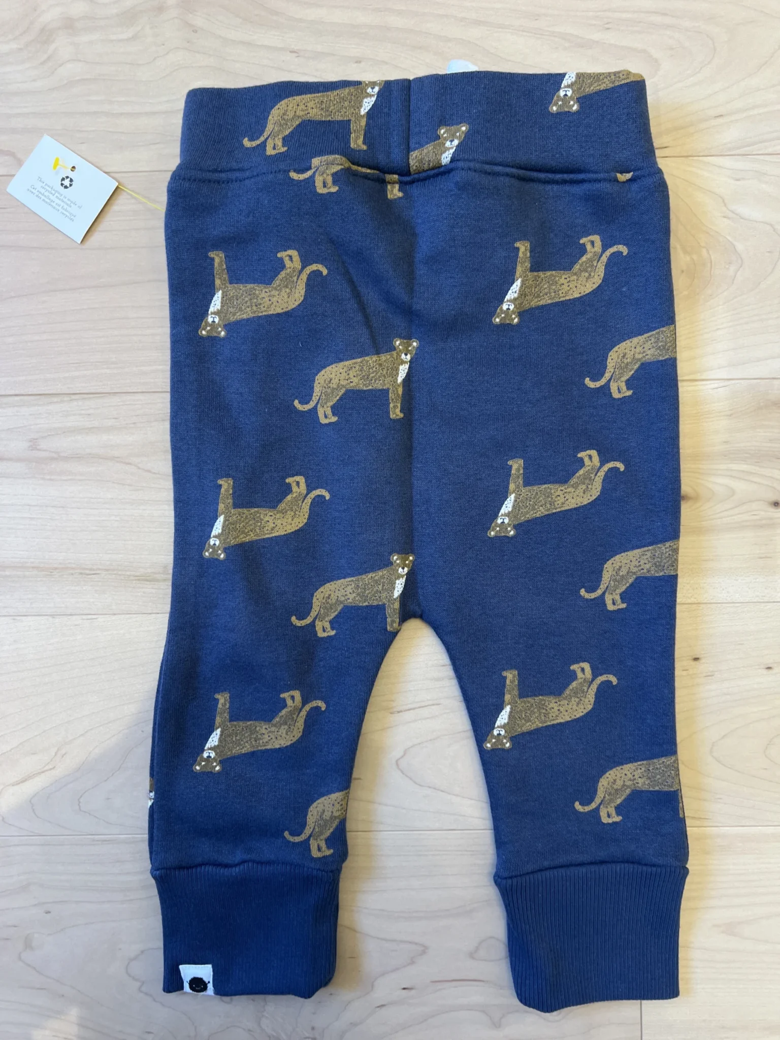 Image for Pantalon neuf bébé 6-9 mois marque Little earthling coton
