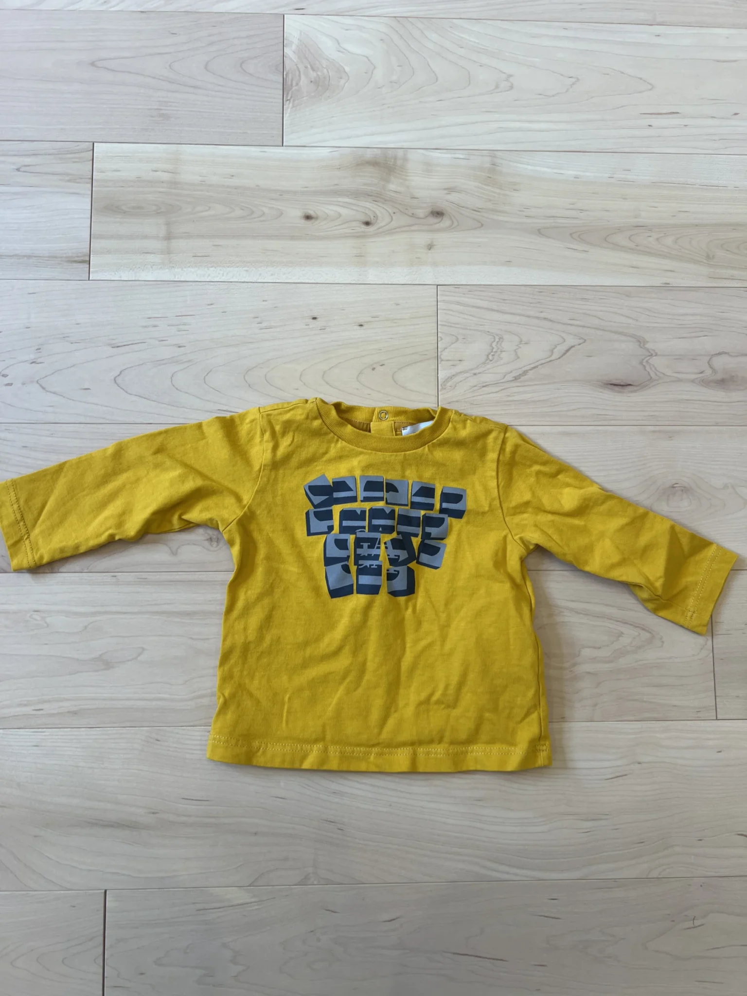 Featured image for Chandail manche longue ARMANI bébé 6 mois