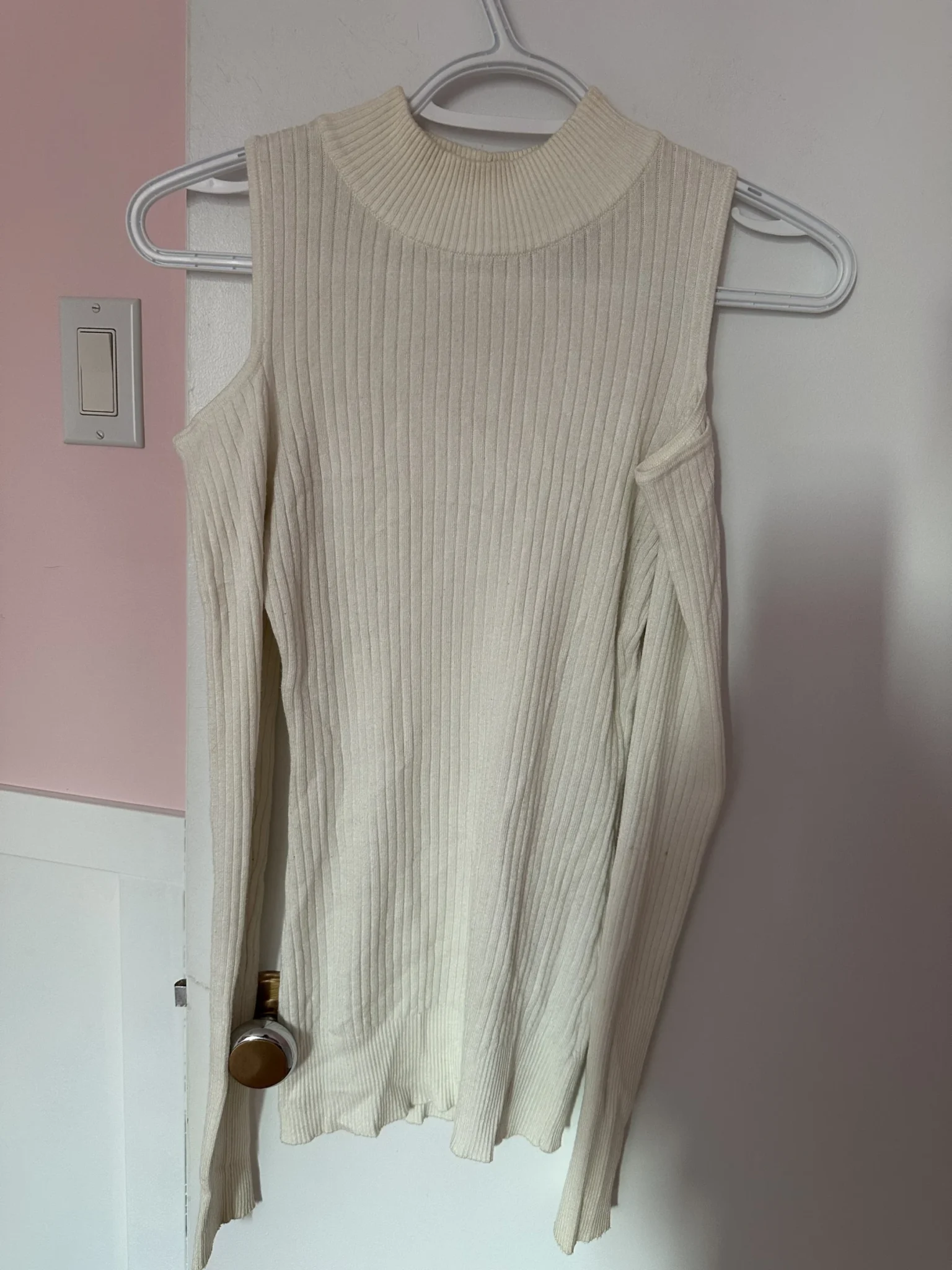 Featured image for Turtleneck jumper with cut-outs at the shoulders