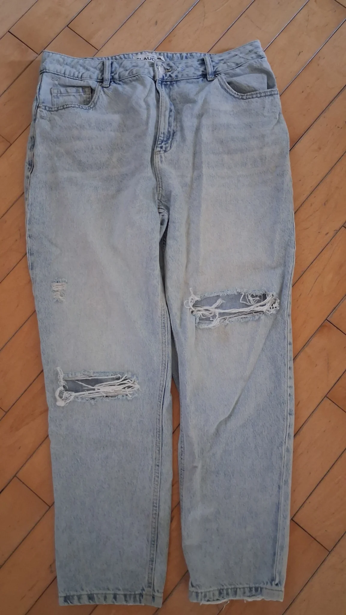 Featured image for Mom Jeans Dynamite