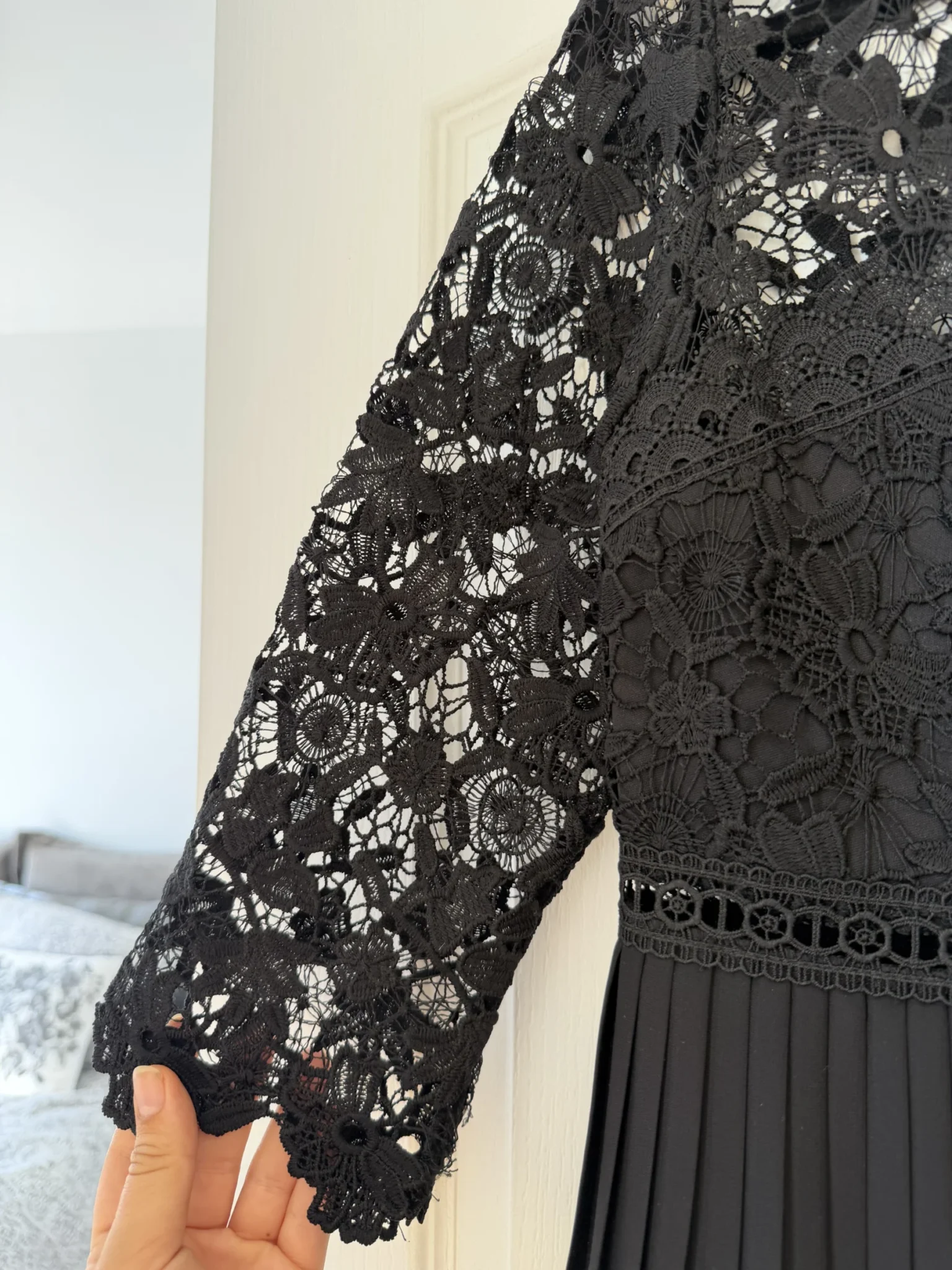 Image for Robe Zara noir avec broderie et dentelles taille M