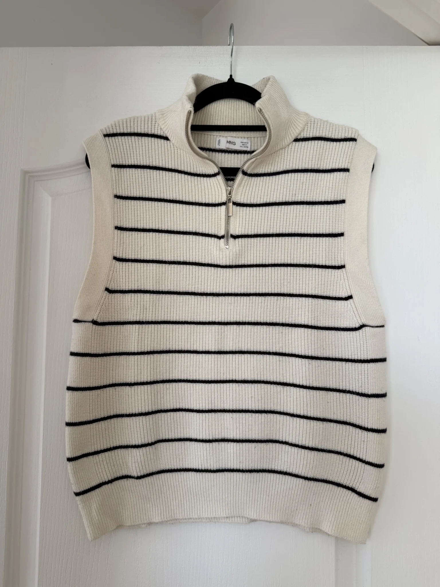 Image for Pull Mango taille M rayé écru et bleu marine col camionneur