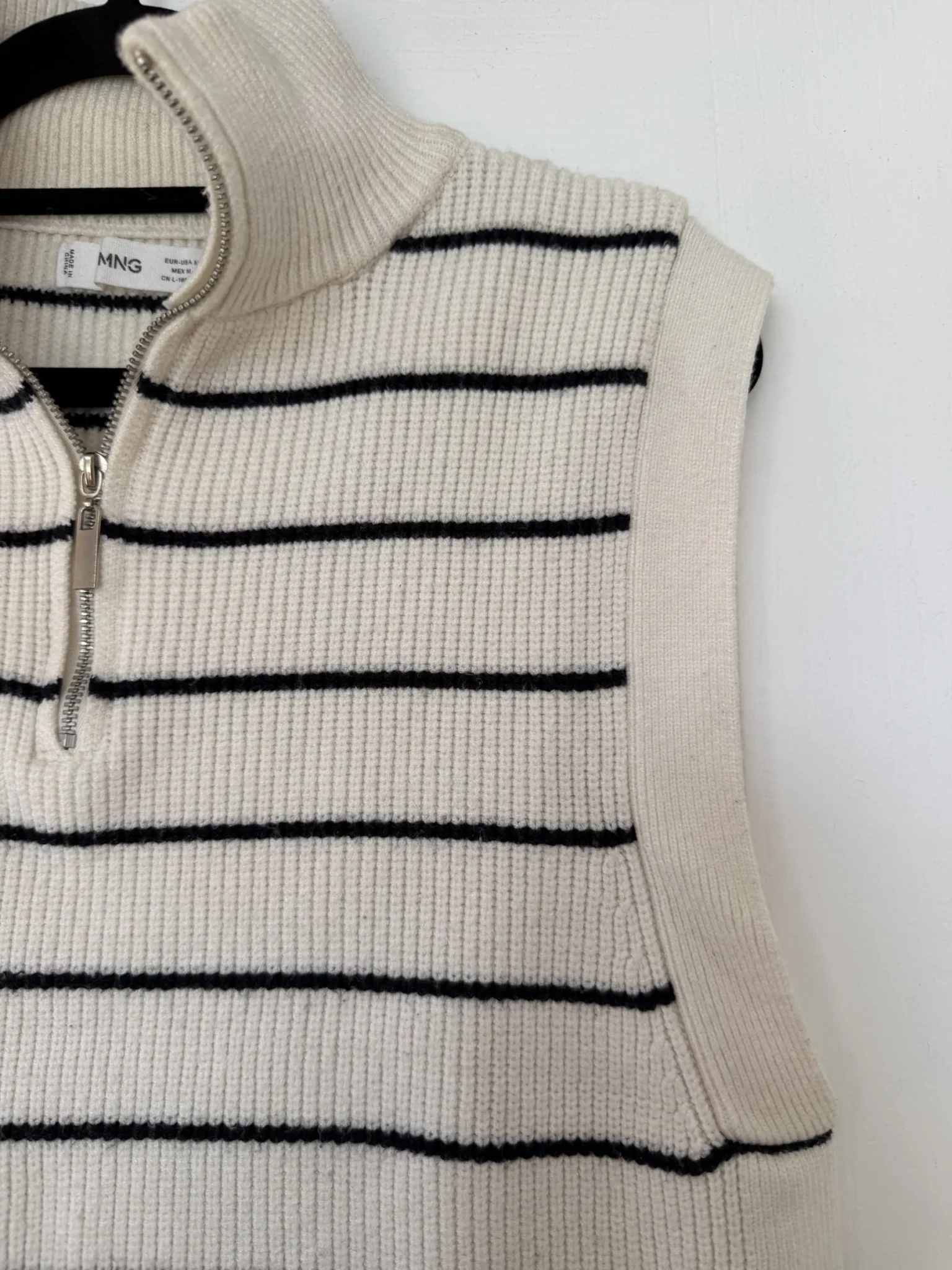Image for Pull Mango taille M rayé écru et bleu marine col camionneur