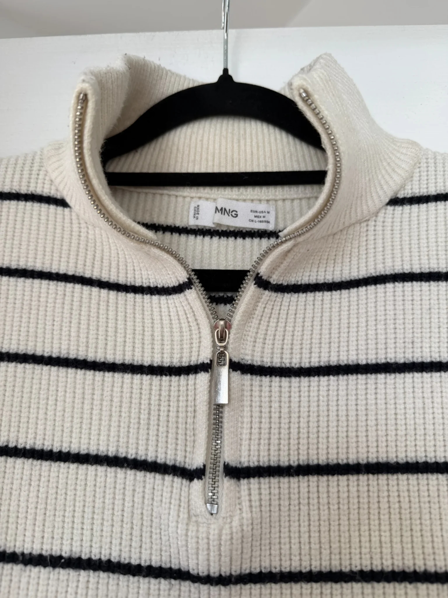 Image for Pull Mango taille M rayé écru et bleu marine col camionneur