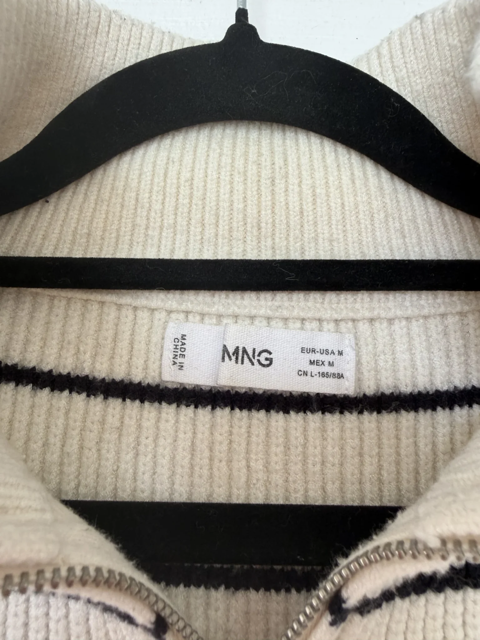Image for Pull Mango taille M rayé écru et bleu marine col camionneur