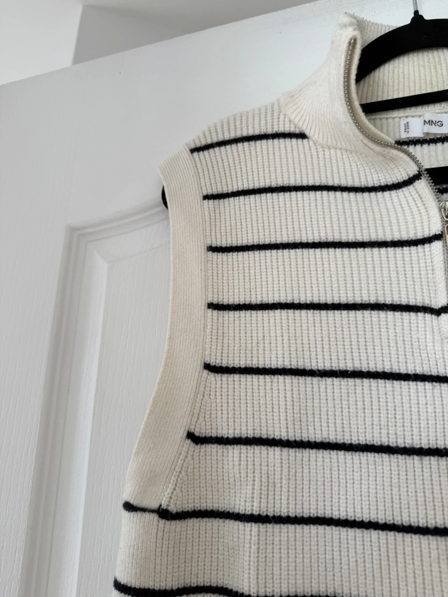 Image for Pull Mango taille M rayé écru et bleu marine col camionneur