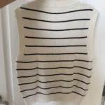 Thumbnail for Pull Mango taille M rayé écru et bleu marine col camionneur