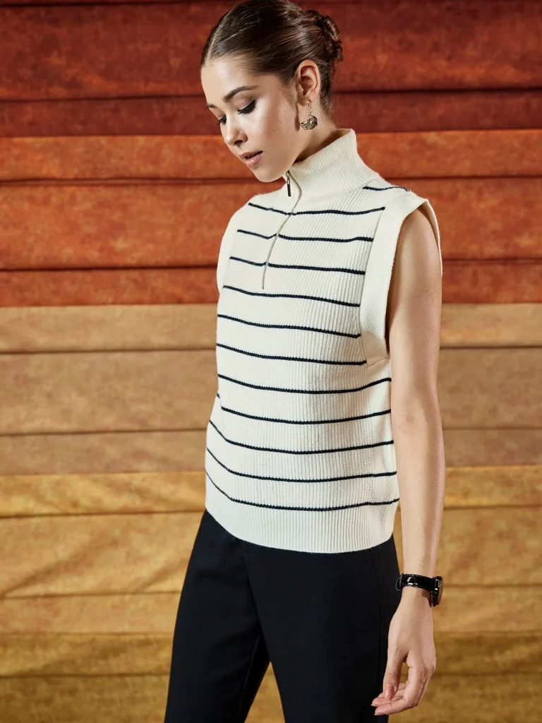 Image for Pull Mango taille M rayé écru et bleu marine col camionneur