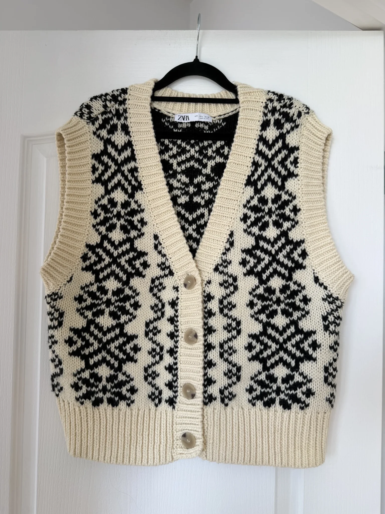 Image for Gilet Zara taille L écru et noir style pull d’hiver