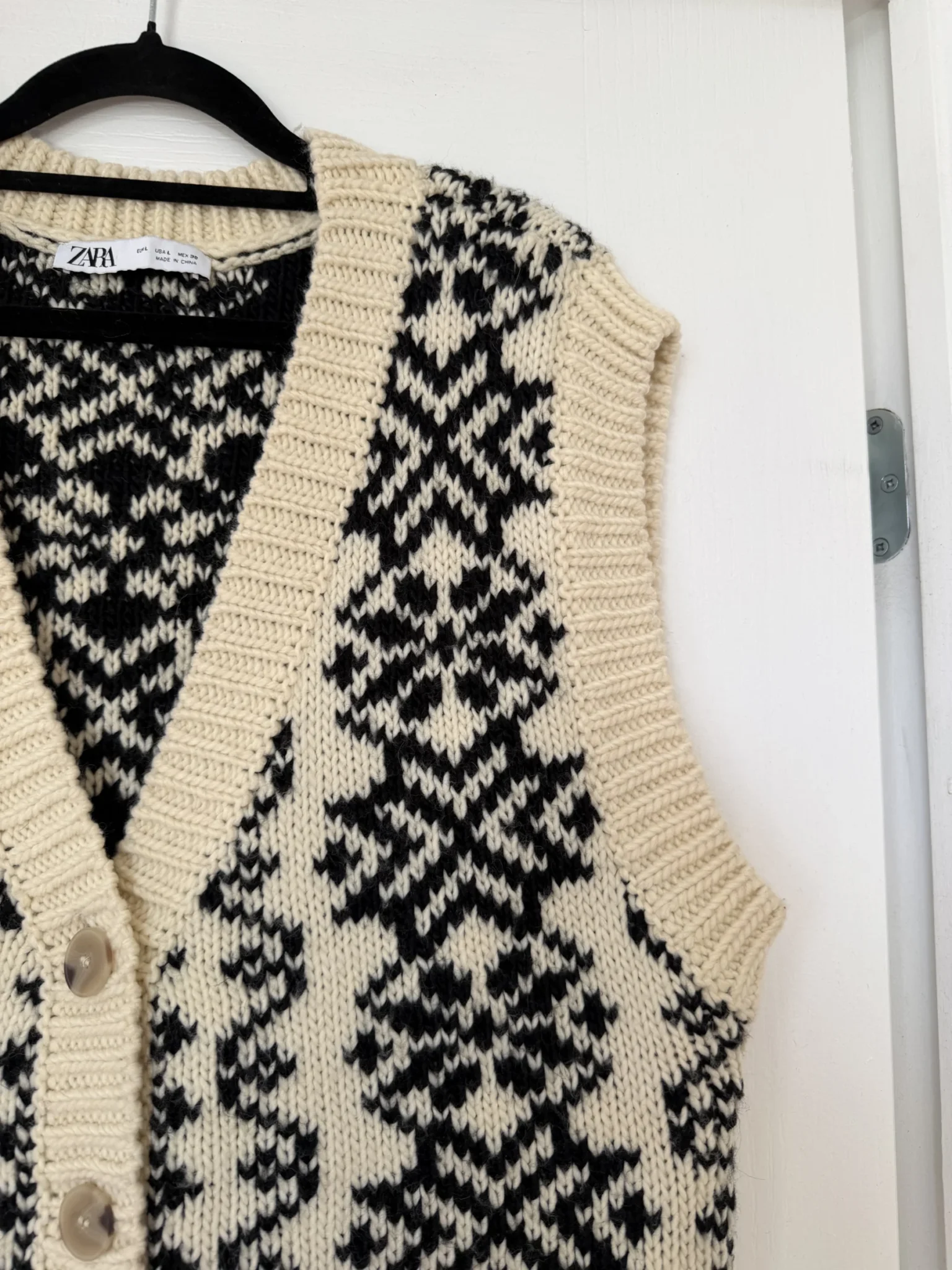 Image for Gilet Zara taille L écru et noir style pull d’hiver