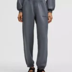 Featured thumbnail for Pantalon jogging Lululemon taille 8 gris coupe large/oversize