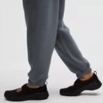 Thumbnail for Pantalon jogging Lululemon taille 8 gris coupe large/oversize