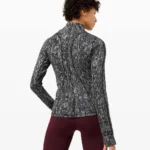 Thumbnail for Veste Lululemon de sport taille 4 noir et blanc à motif